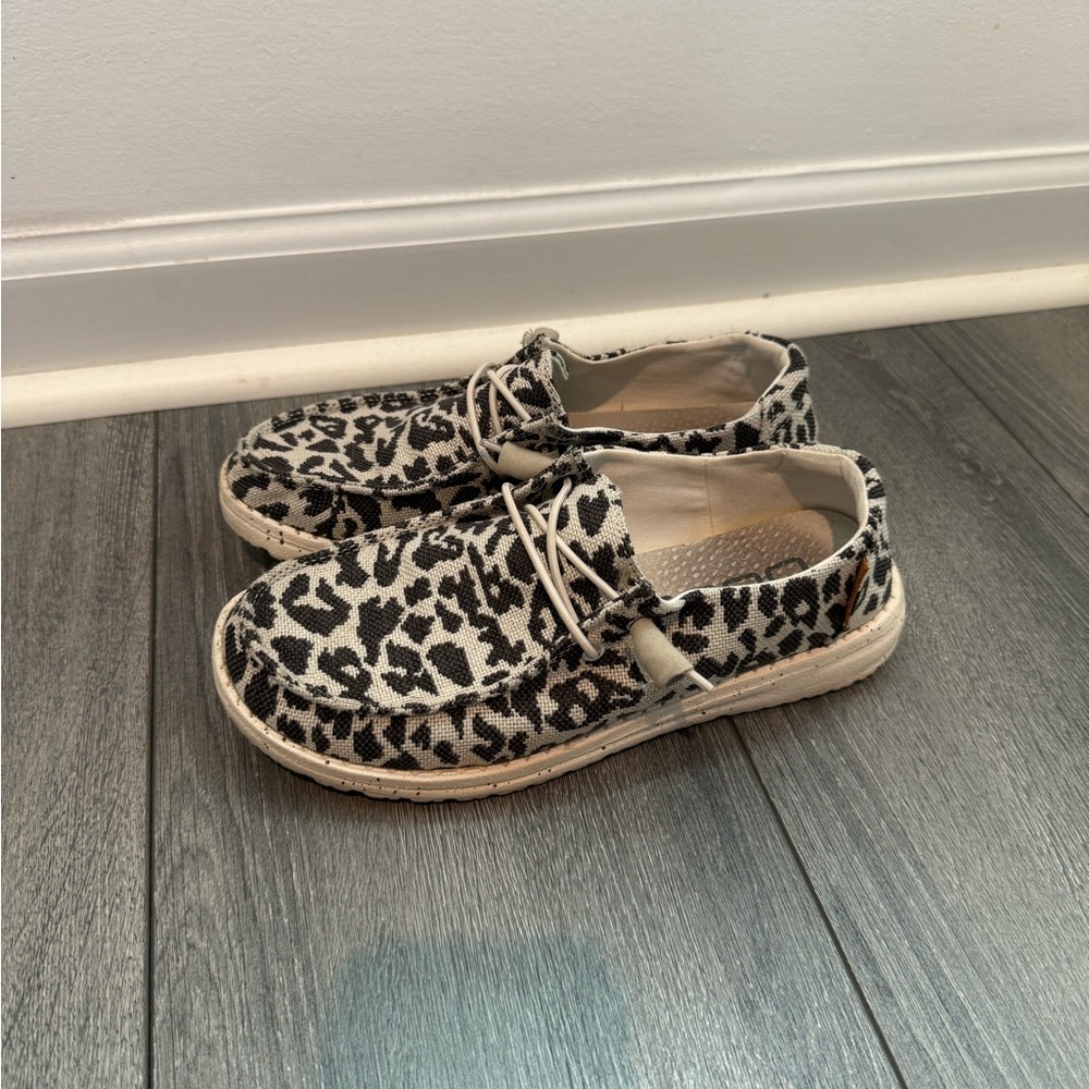 Hey dude leopard size 6. Used condition.